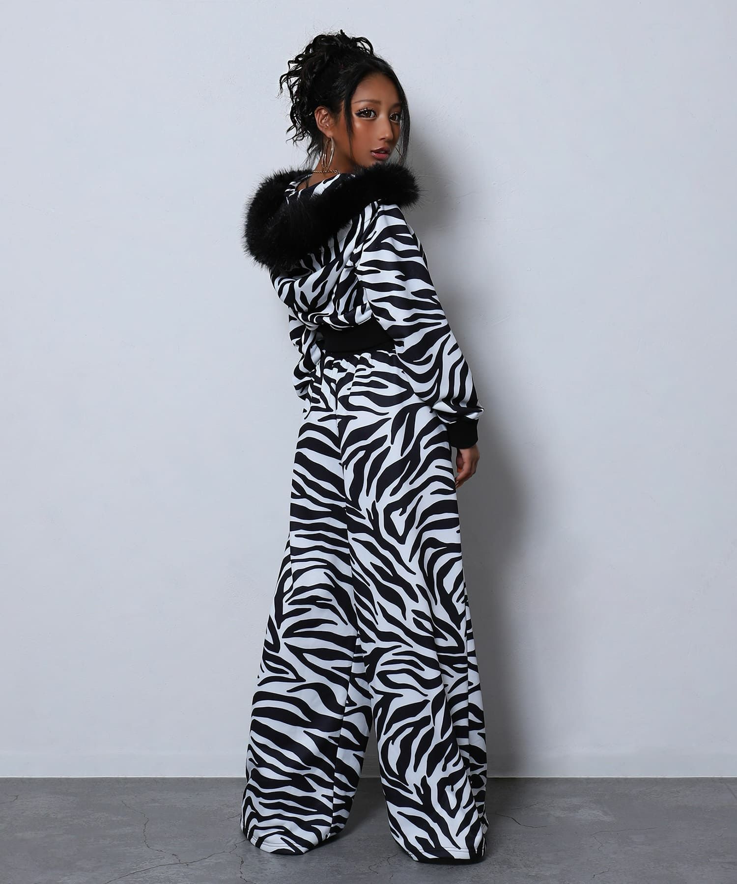 ファー付きアニマル柄セットアップ | レディースギャルファッション